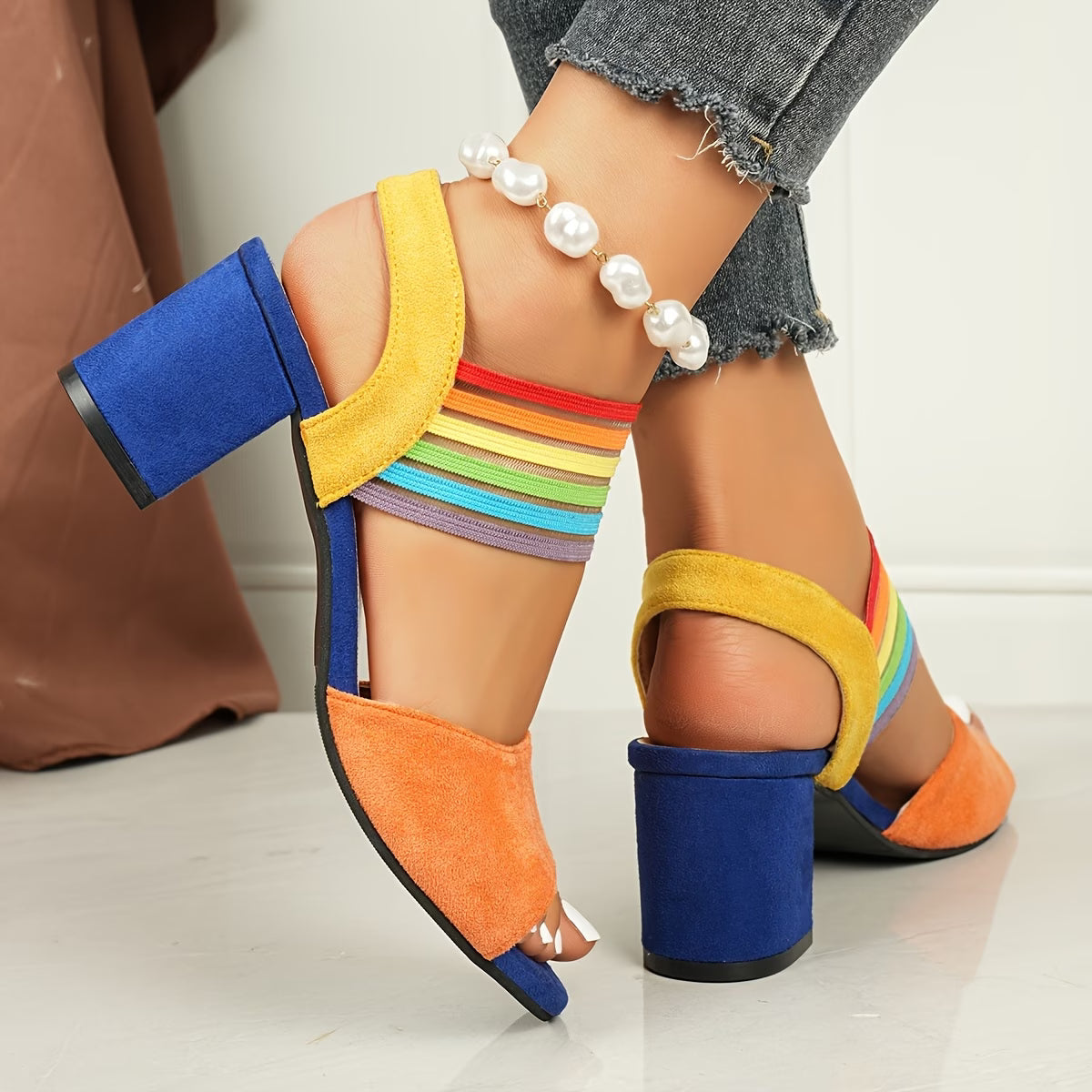 Iris — Sandalo con Tacco a Blocco e Fasce Elastiche a Righe