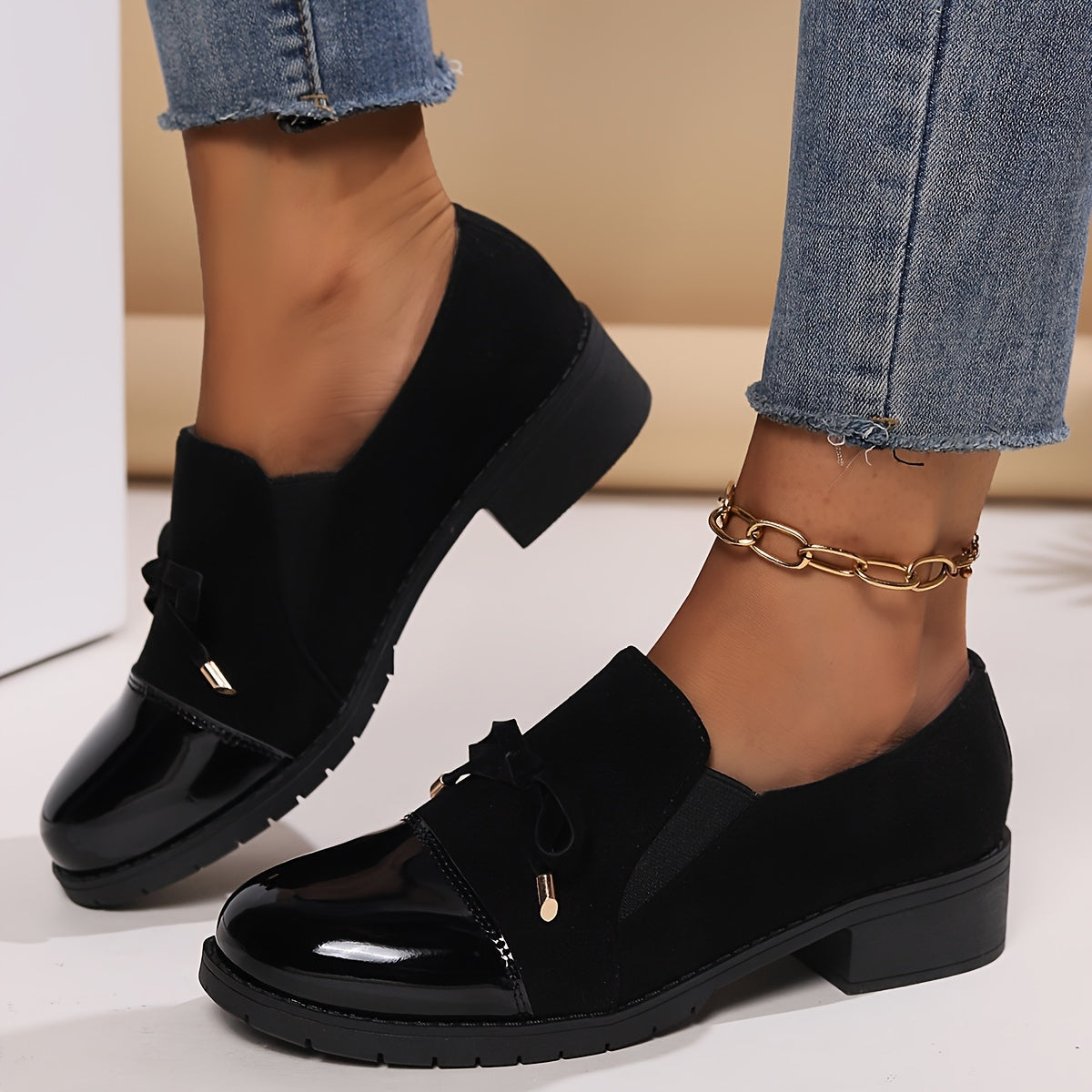 Hattie™ | Mocassini con punta in vernice e fiocco