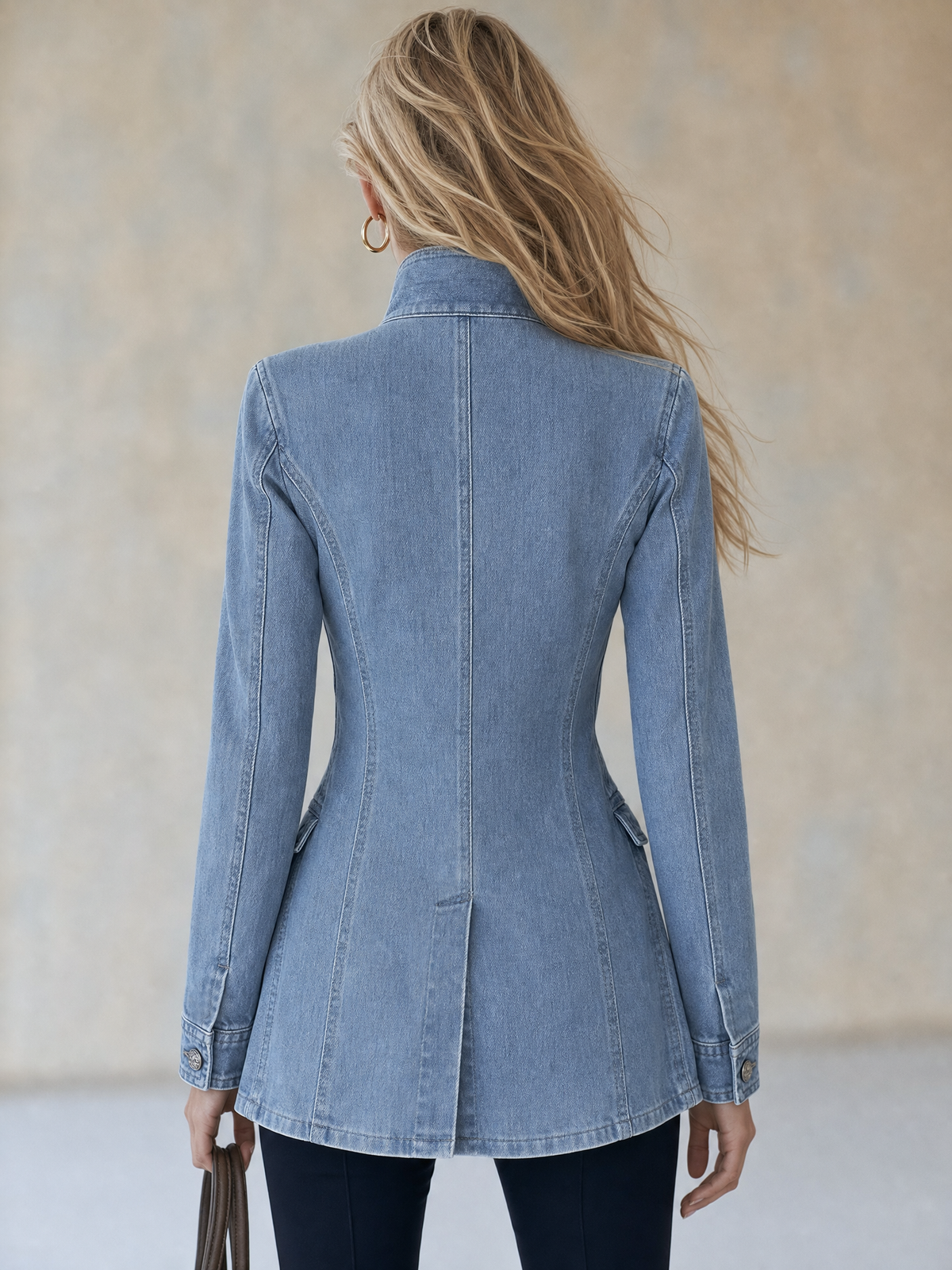 Cappotto in denim blu stile militare con doppio petto