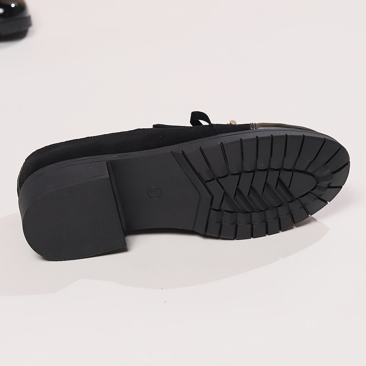 Hattie™ | Mocassini con punta in vernice e fiocco