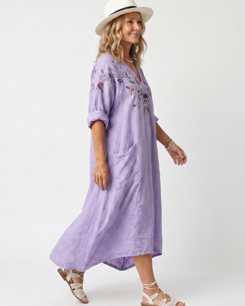 Tavi | Vestito midi oversized con ricami floreali e tasche