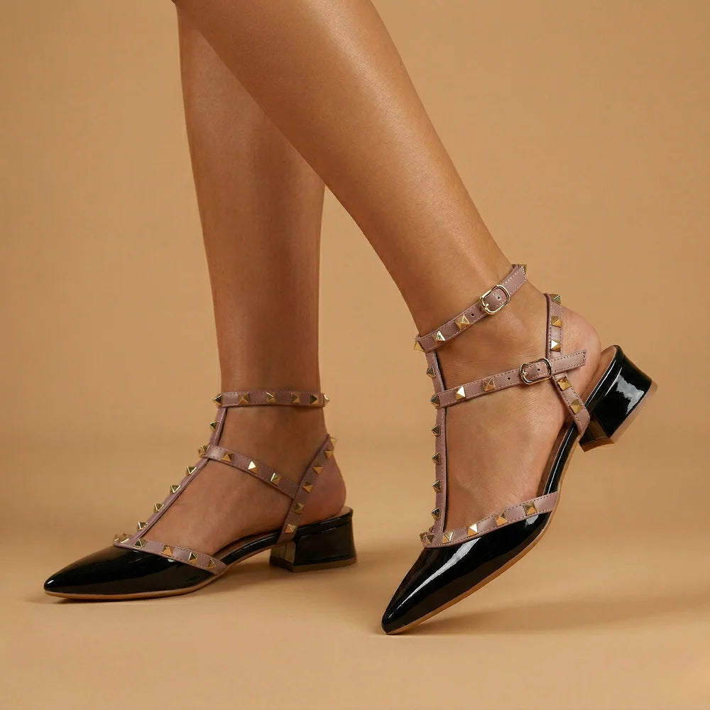Aria — Scarpe con Borchie Dorate e Doppio Cinturino alla Caviglia