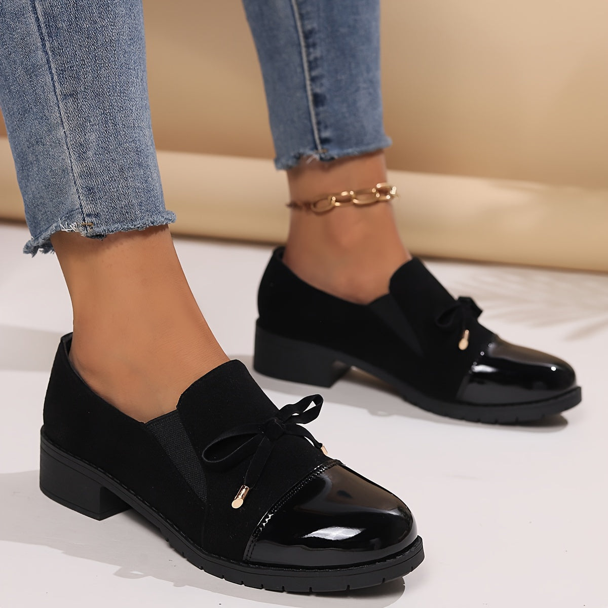 Hattie™ | Mocassini con punta in vernice e fiocco