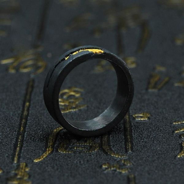 Anello con Bordo Dorato Crepato