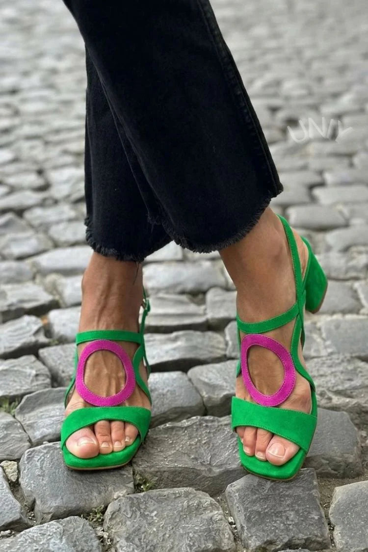 Sandali con punta quadrata e taglio arrotondato