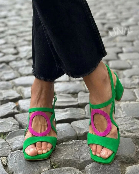 Sandali con punta quadrata e taglio arrotondato