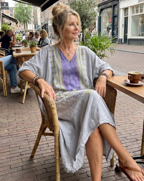 Raina | Vestito Midi Oversize con Pannello a Contrasto e Ricami