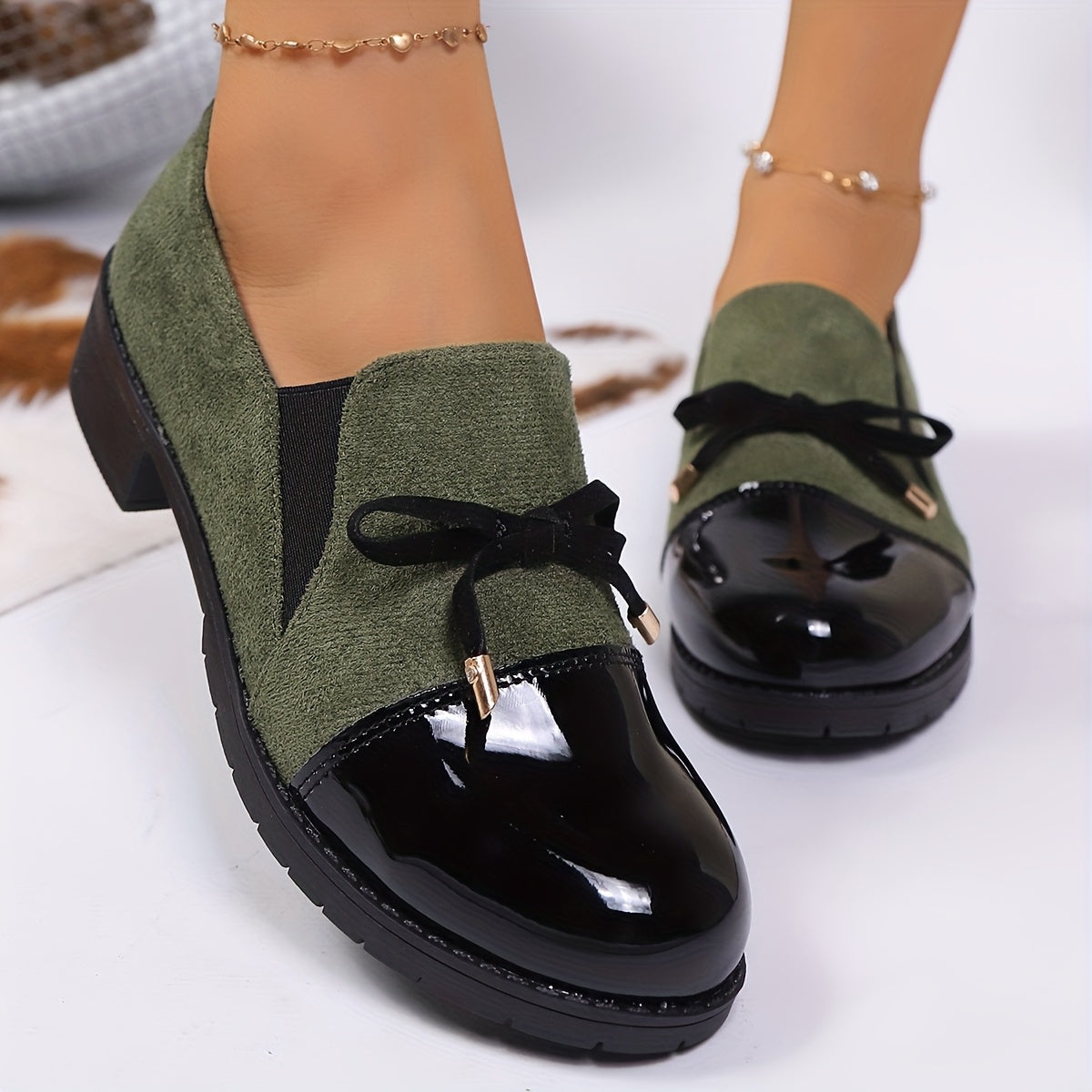 Hattie™ | Mocassini con punta in vernice e fiocco