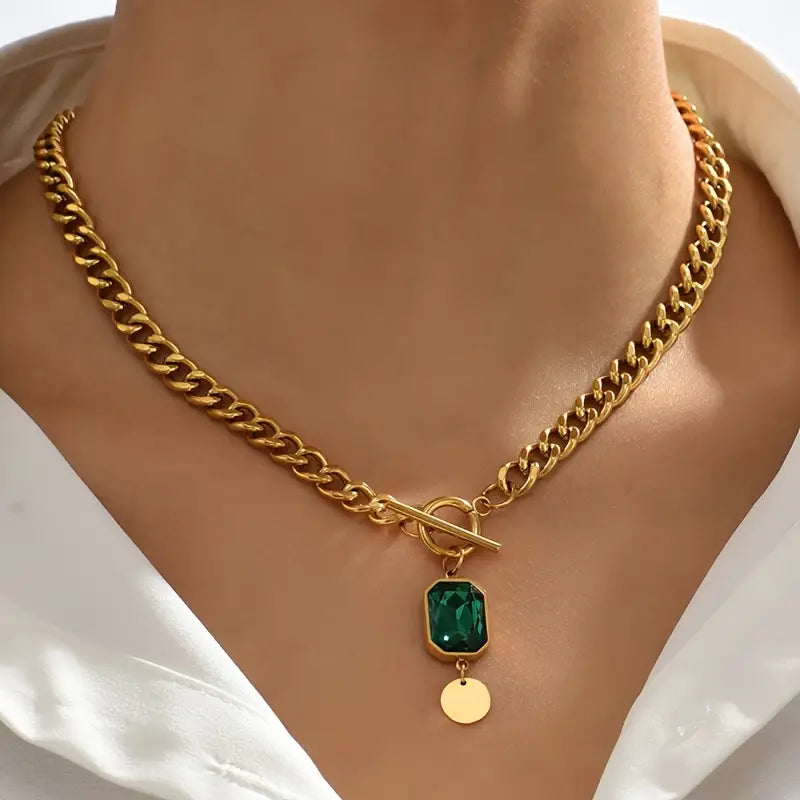 Collana a catena in oro con smeraldo
