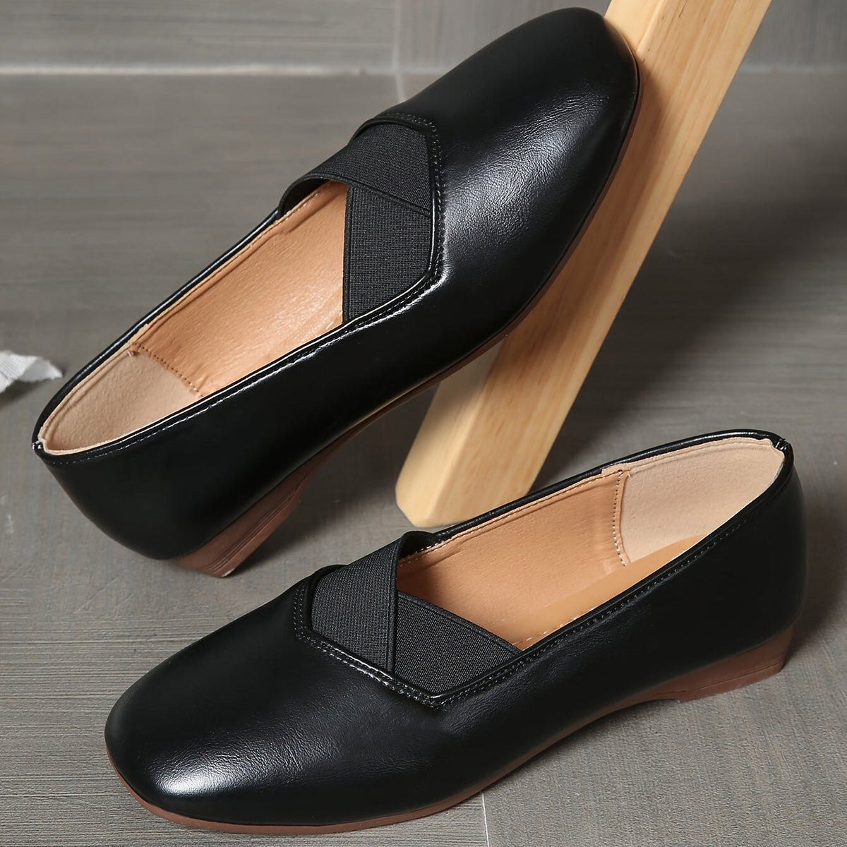 Delphine™ | Ballerine con cinturini incrociati e punta quadrata