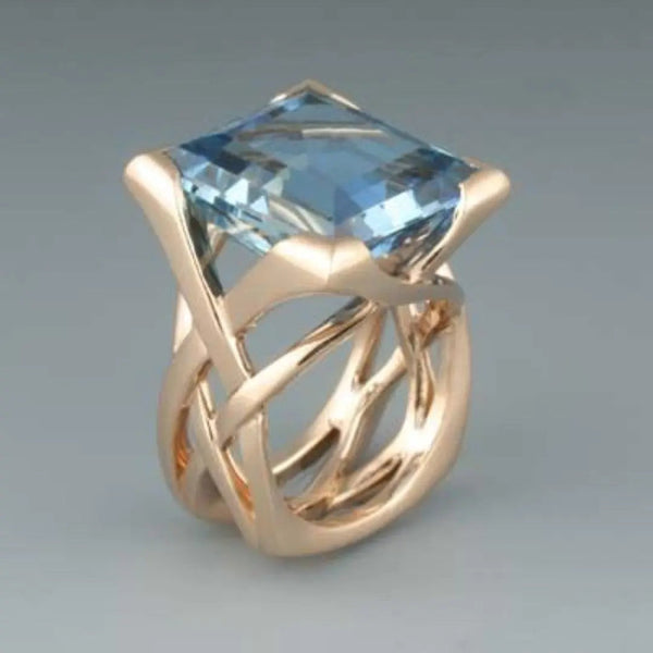 Anello in oro rosa di ispirazione antica con zirconia blu