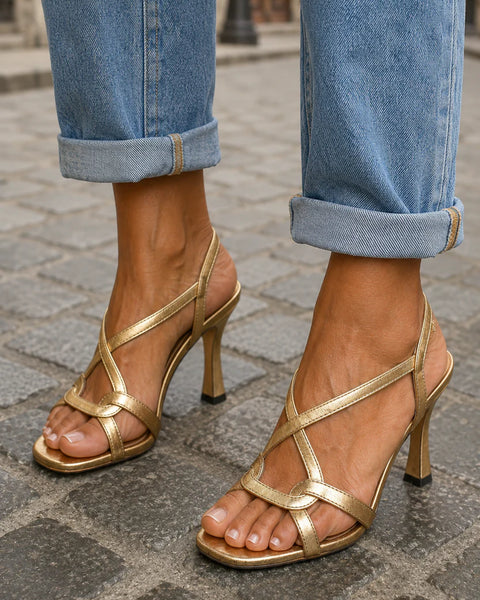 Sandali color oro metallizzato con cinturini incrociati