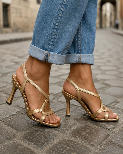 Sandali color oro metallizzato con cinturini incrociati
