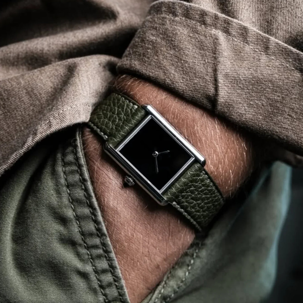 Orologio Minimalista Uomo — Cassa Quadrata, Quadrante Nero, Cinturino in Pelle