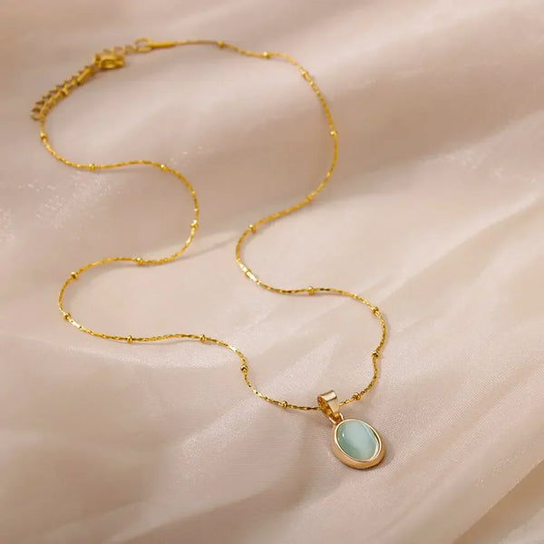 Collana chic in acciaio inossidabile dorato con pendente in opale a forma di goccia