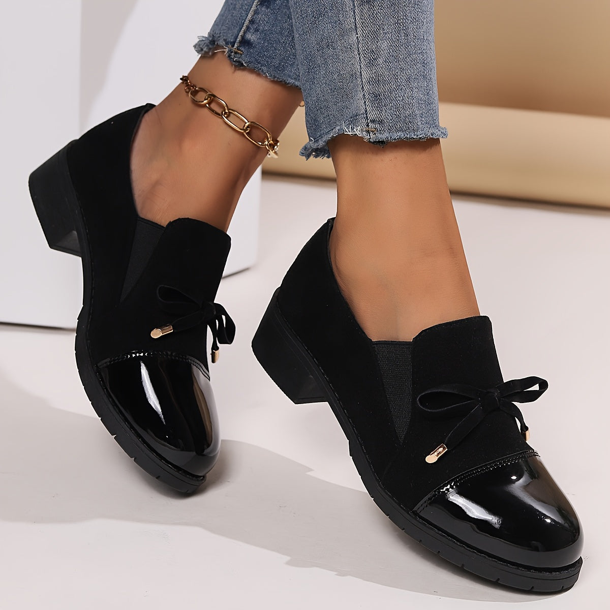 Hattie™ | Mocassini con punta in vernice e fiocco