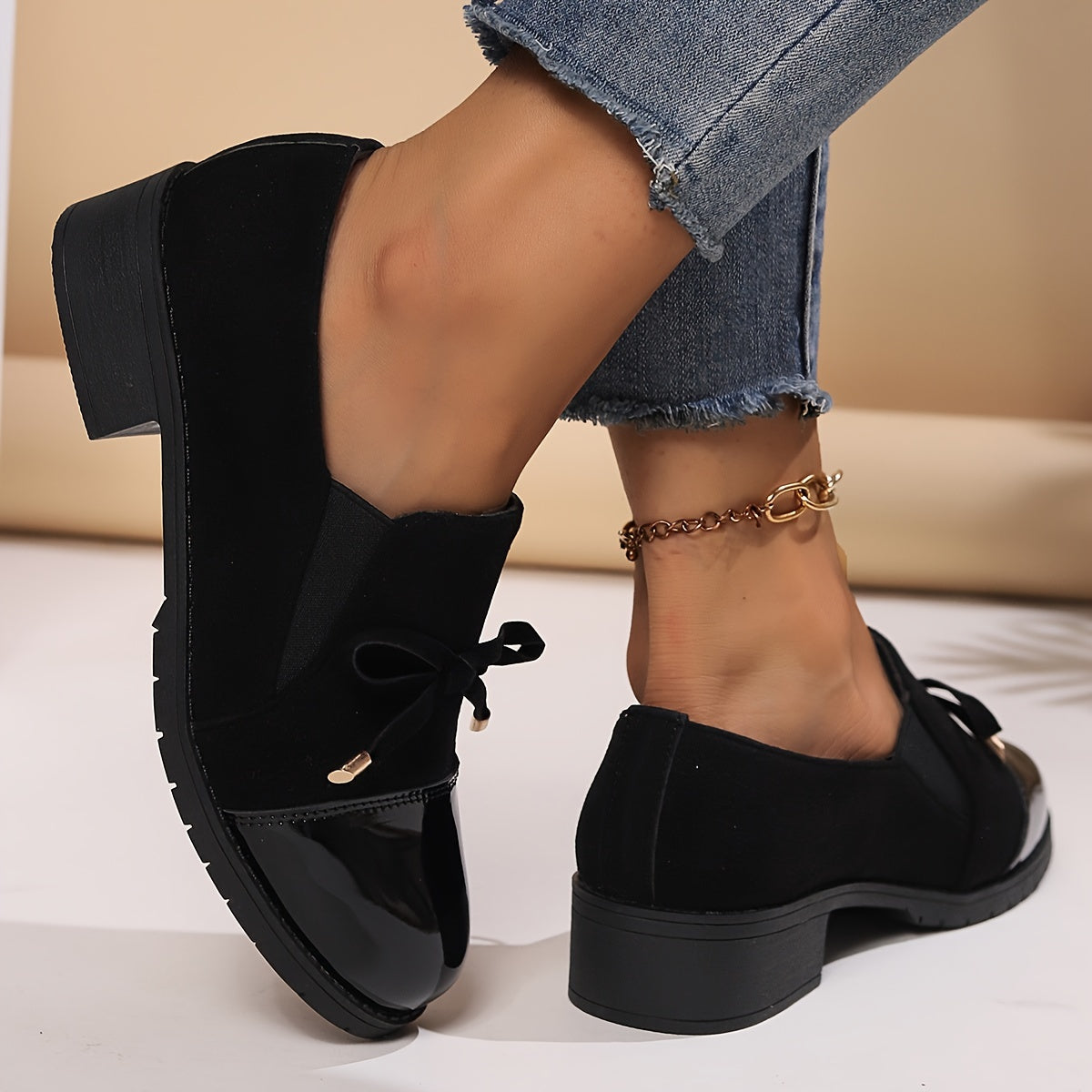 Hattie™ | Mocassini con punta in vernice e fiocco
