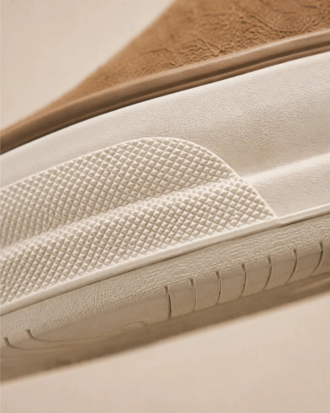 Valmere Low | Sneaker minimalista in pelle scamosciata