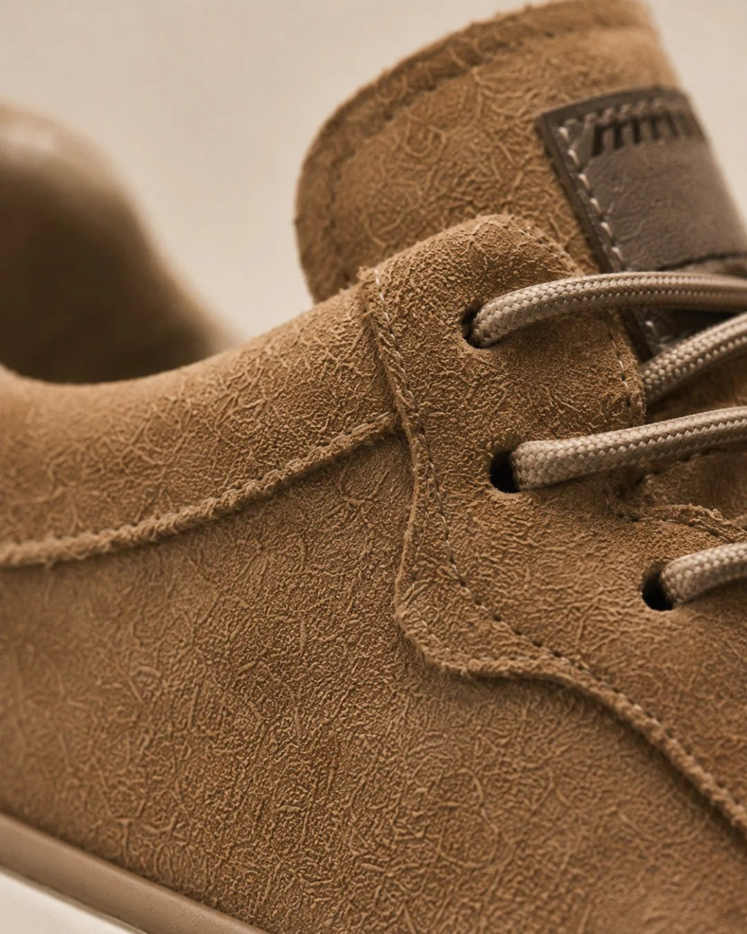 Valmere Low | Sneaker minimalista in pelle scamosciata