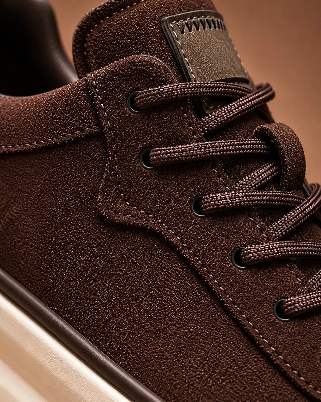 Valmere Low | Sneaker minimalista in pelle scamosciata