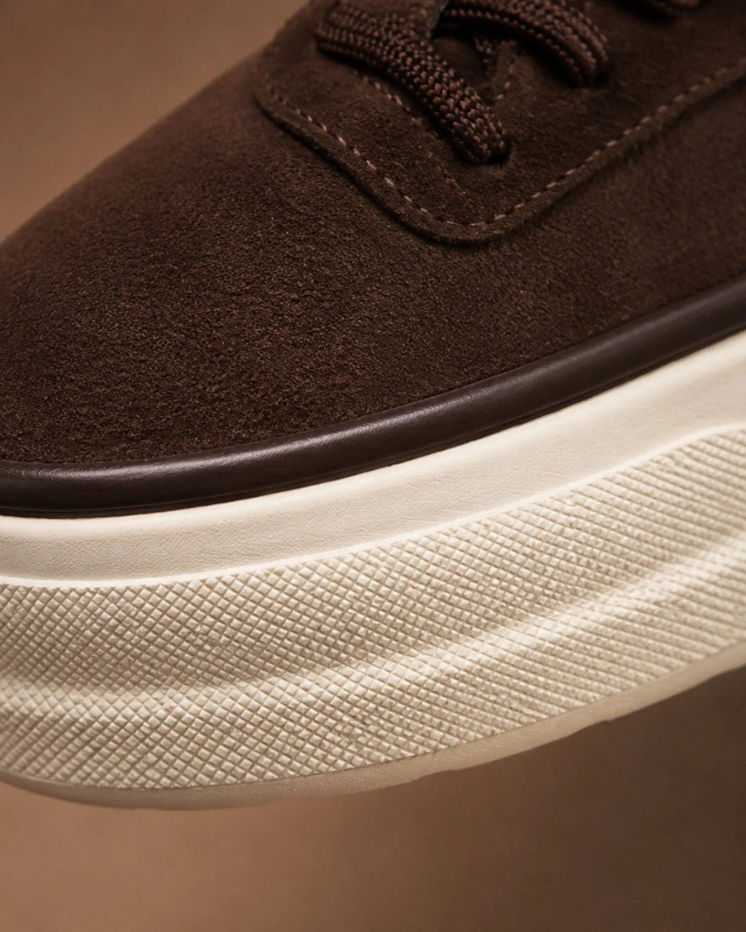 Valmere Low | Sneaker minimalista in pelle scamosciata