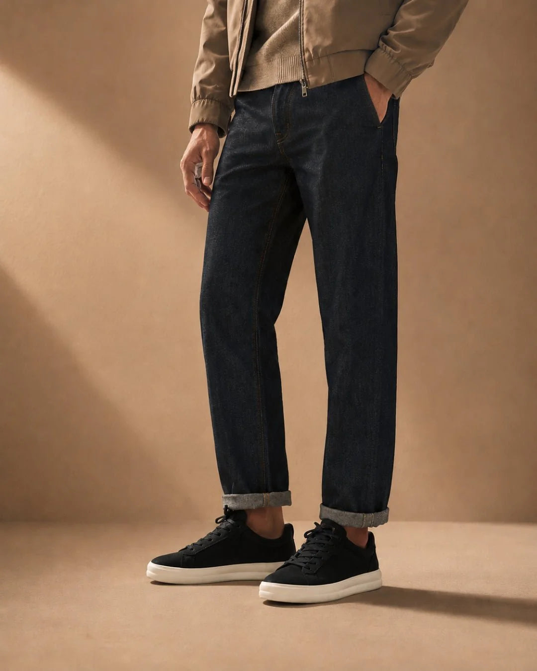 Valmere Low | Sneaker minimalista in pelle scamosciata