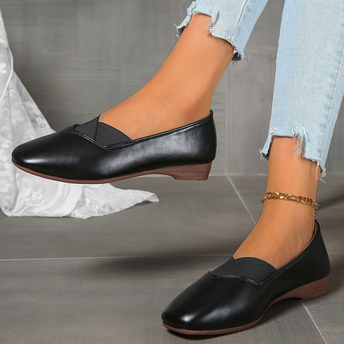 Delphine™ | Ballerine con cinturini incrociati e punta quadrata