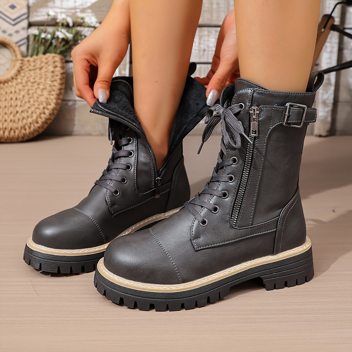 Henrietta™ | Stivali da combattimento con lacci e zip laterale