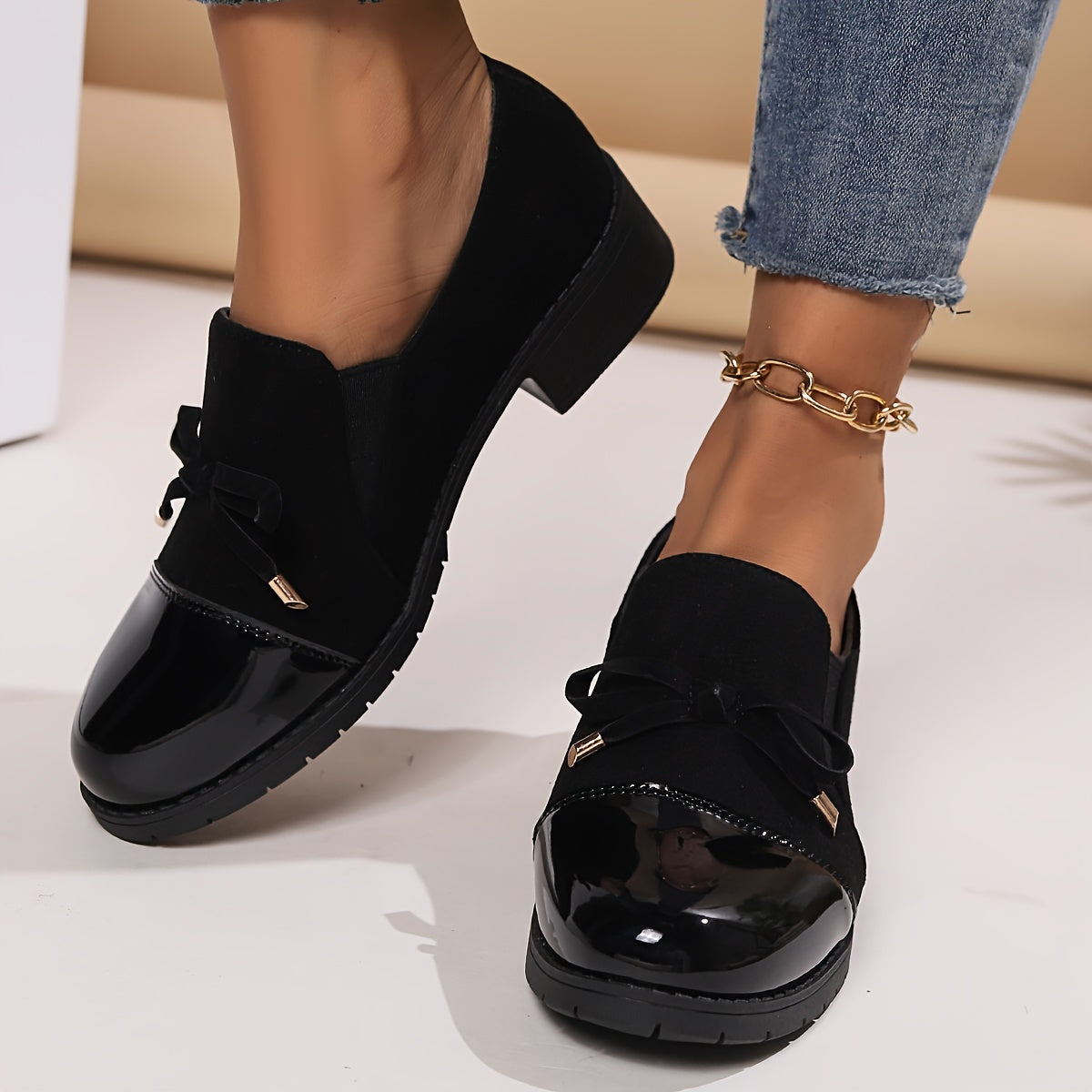 Hattie™ | Mocassini con punta in vernice e fiocco