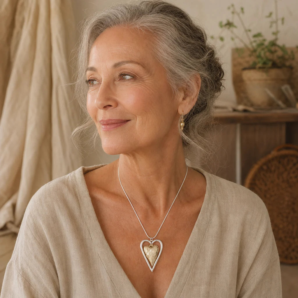 Collana vintage con ciondolo a cuore in argento e oro opaco