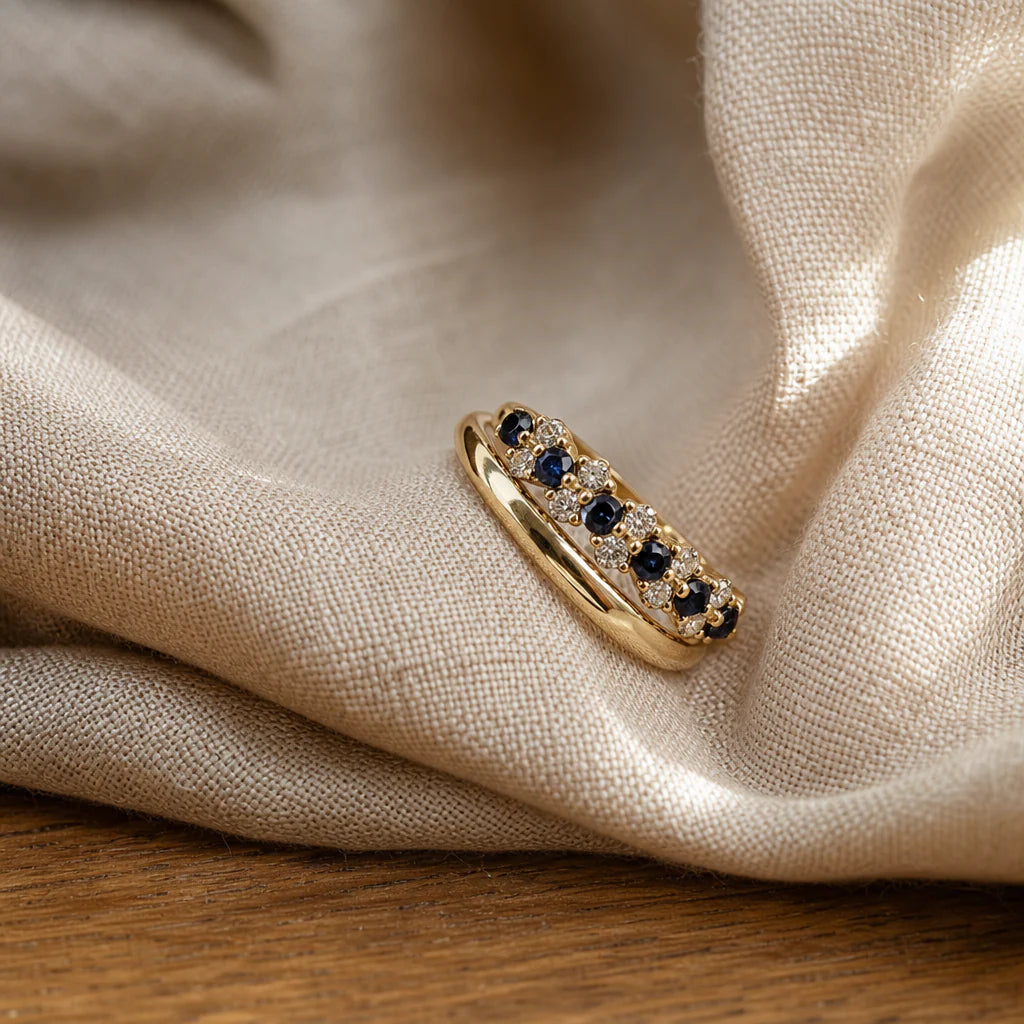 Elegante anello vintage con zirconi
