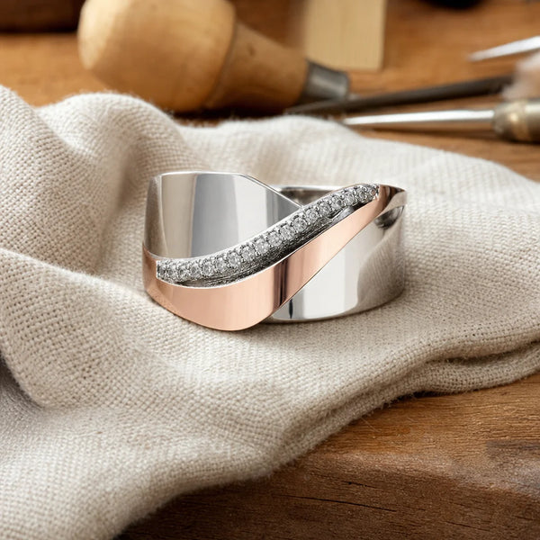 Anello vintage in oro rosa e argento con zirconi