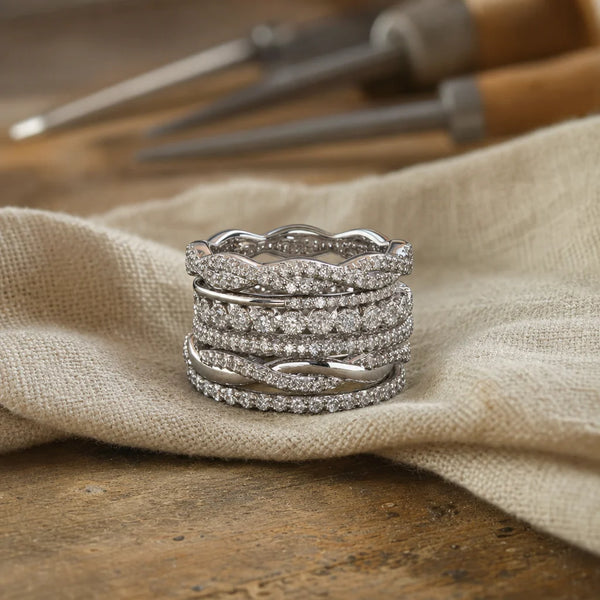 Anello vintage in argento con zirconi a strati