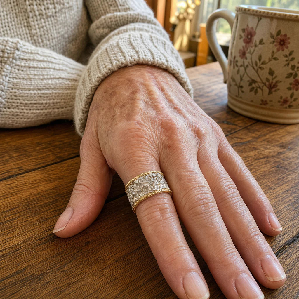 Anello vintage a forma di edera con zirconi