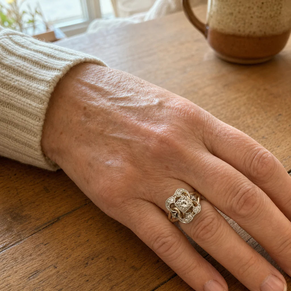 Anello vintage in oro con zirconi