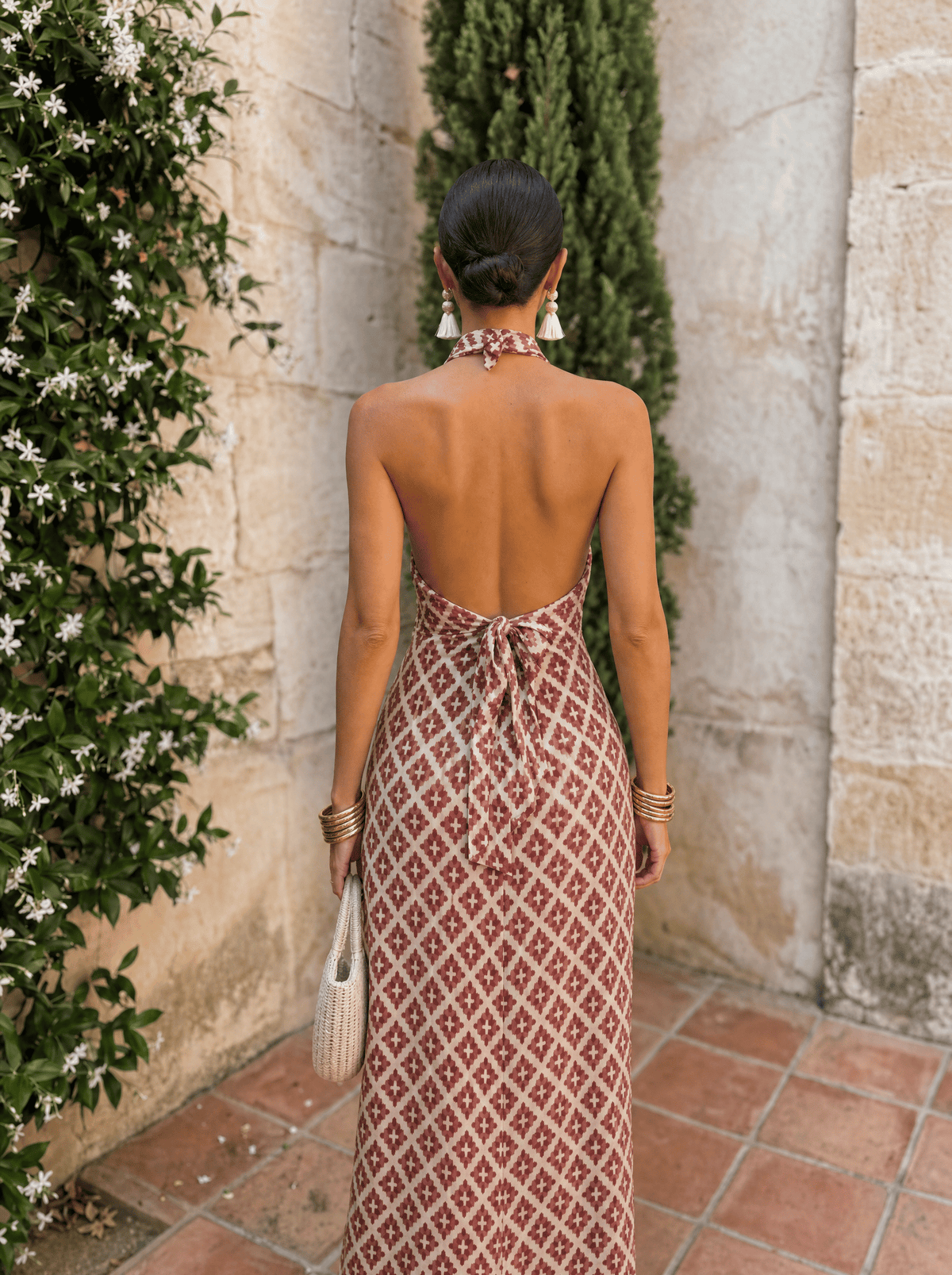 Abito Elegante con Design a Spalle Scoperte