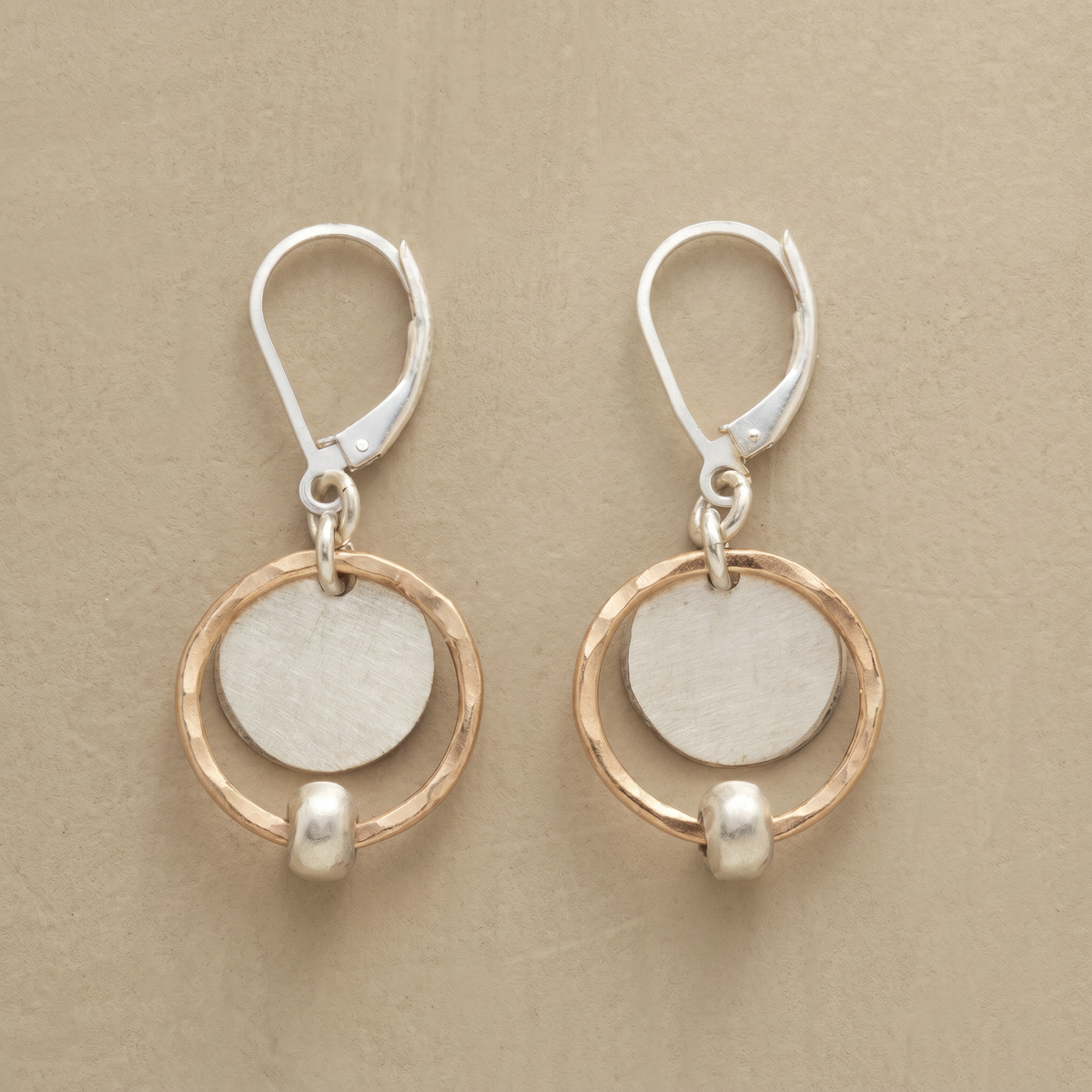 Orecchini Eleganti in Perle d'Oro e Argento