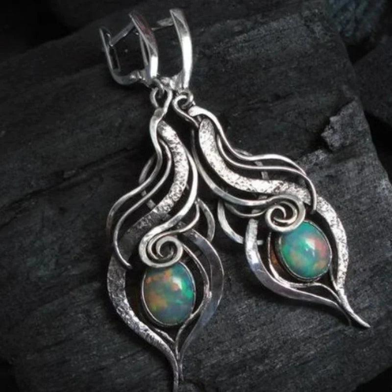 Orecchini vintage in argento con opale blu
