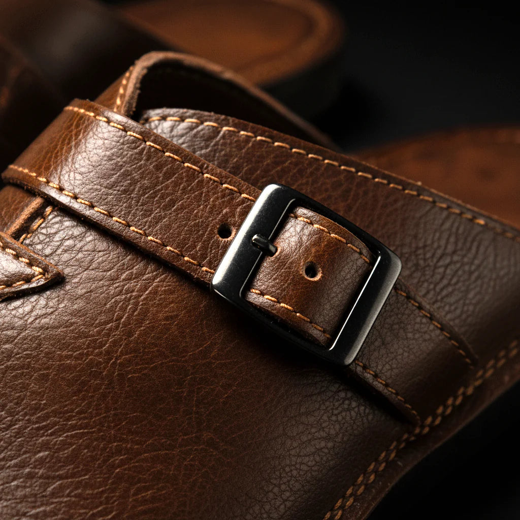 Mule in Pelle con Fibbia – Stile Mediterraneo Artigianale